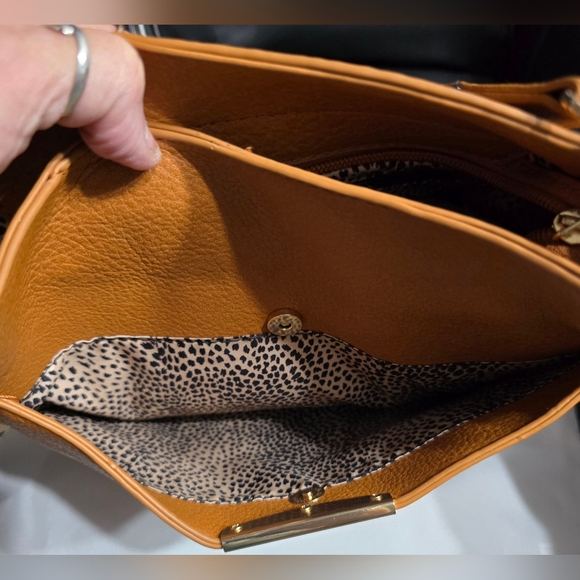 New Tan Leather Women's Crossbody With Leopard Print Guitar Strap - Picture 6 of 9